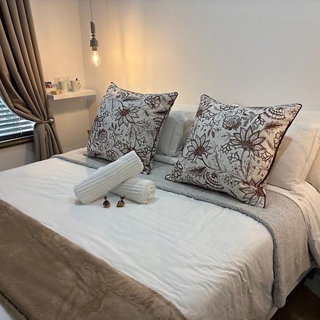 Luxury Upmarket Guesthouse 20 On 4Th รัสเทนเบิร์ก ภายนอก รูปภาพ