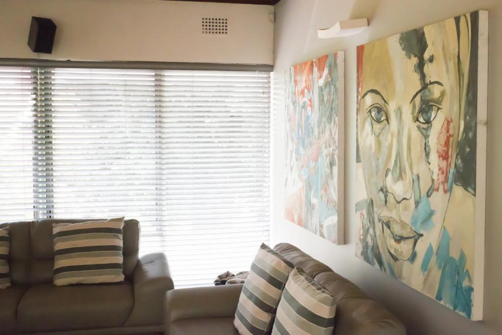 Luxury Upmarket Guesthouse 20 On 4Th รัสเทนเบิร์ก ภายนอก รูปภาพ