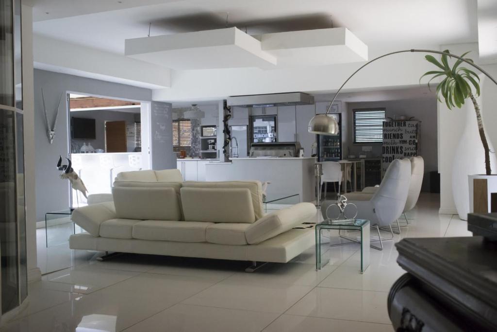 Luxury Upmarket Guesthouse 20 On 4Th รัสเทนเบิร์ก ภายนอก รูปภาพ