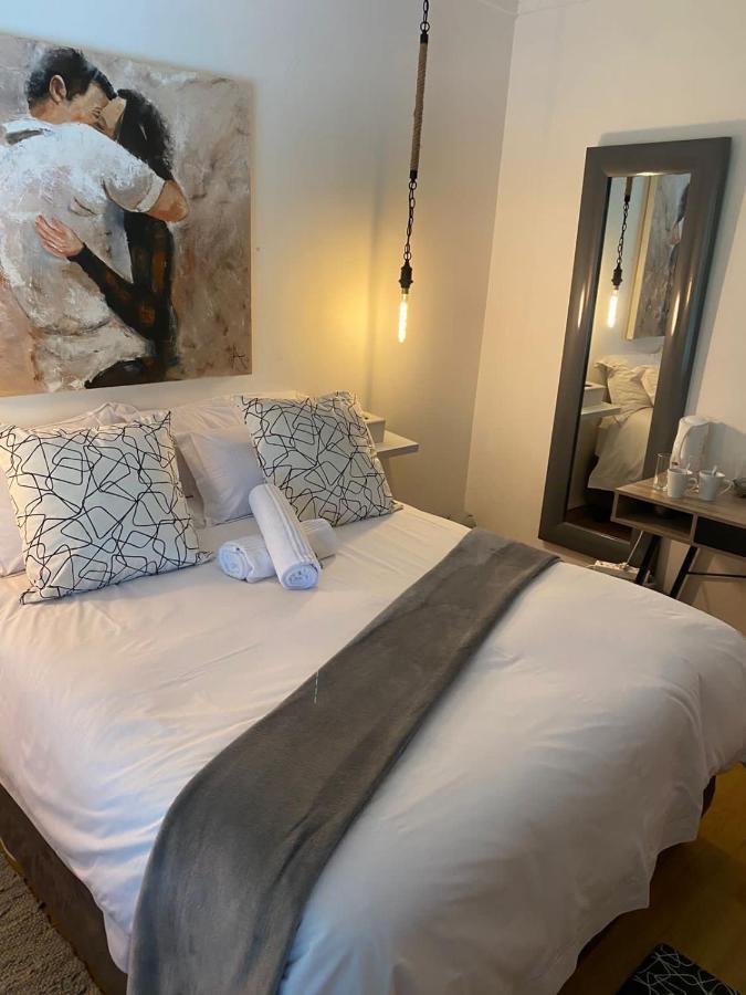 Luxury Upmarket Guesthouse 20 On 4Th รัสเทนเบิร์ก ภายนอก รูปภาพ