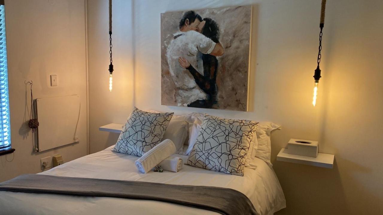 Luxury Upmarket Guesthouse 20 On 4Th รัสเทนเบิร์ก ภายนอก รูปภาพ