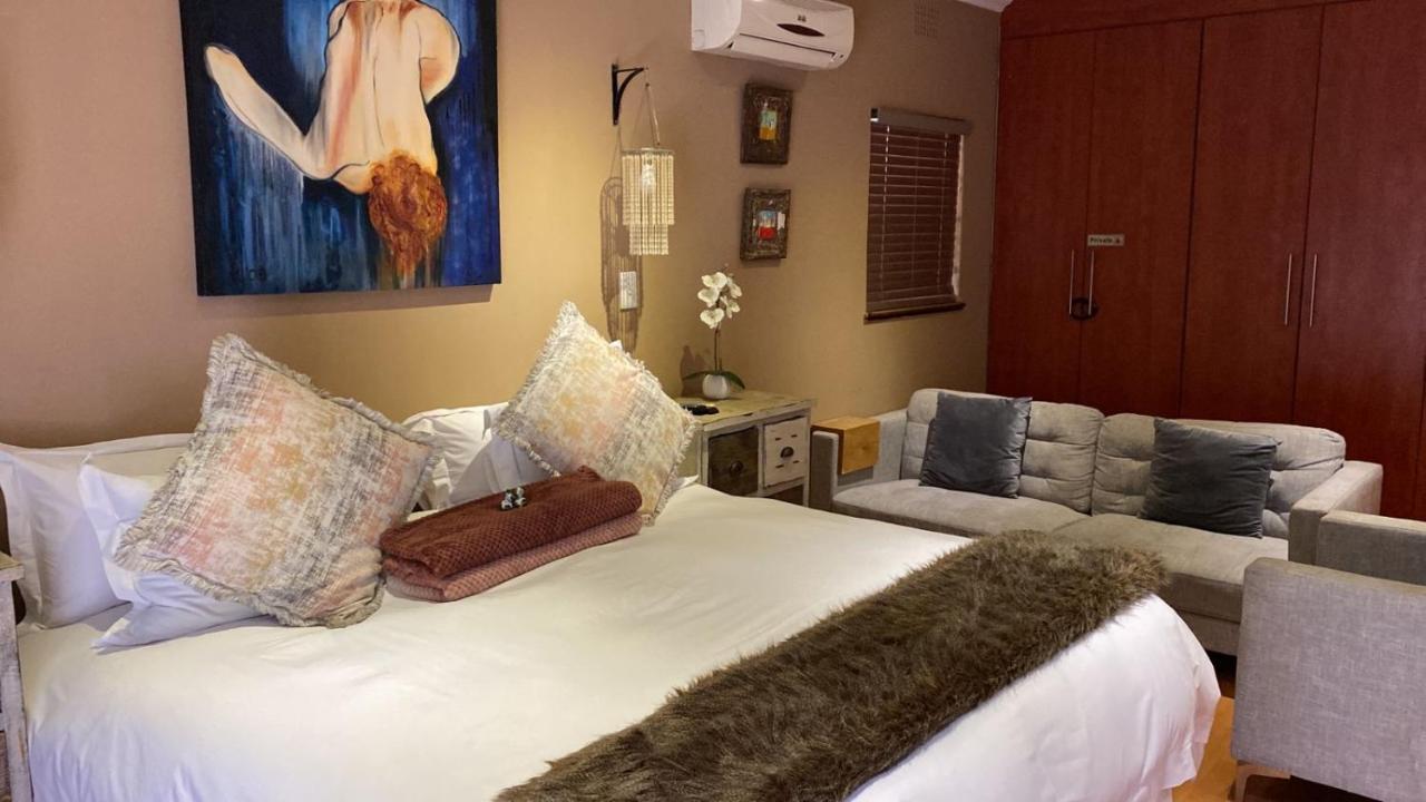 Luxury Upmarket Guesthouse 20 On 4Th รัสเทนเบิร์ก ภายนอก รูปภาพ
