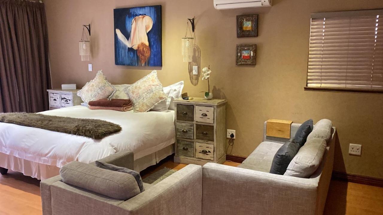 Luxury Upmarket Guesthouse 20 On 4Th รัสเทนเบิร์ก ภายนอก รูปภาพ