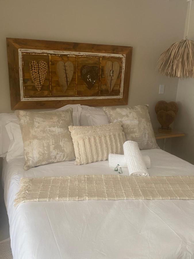 Luxury Upmarket Guesthouse 20 On 4Th รัสเทนเบิร์ก ภายนอก รูปภาพ
