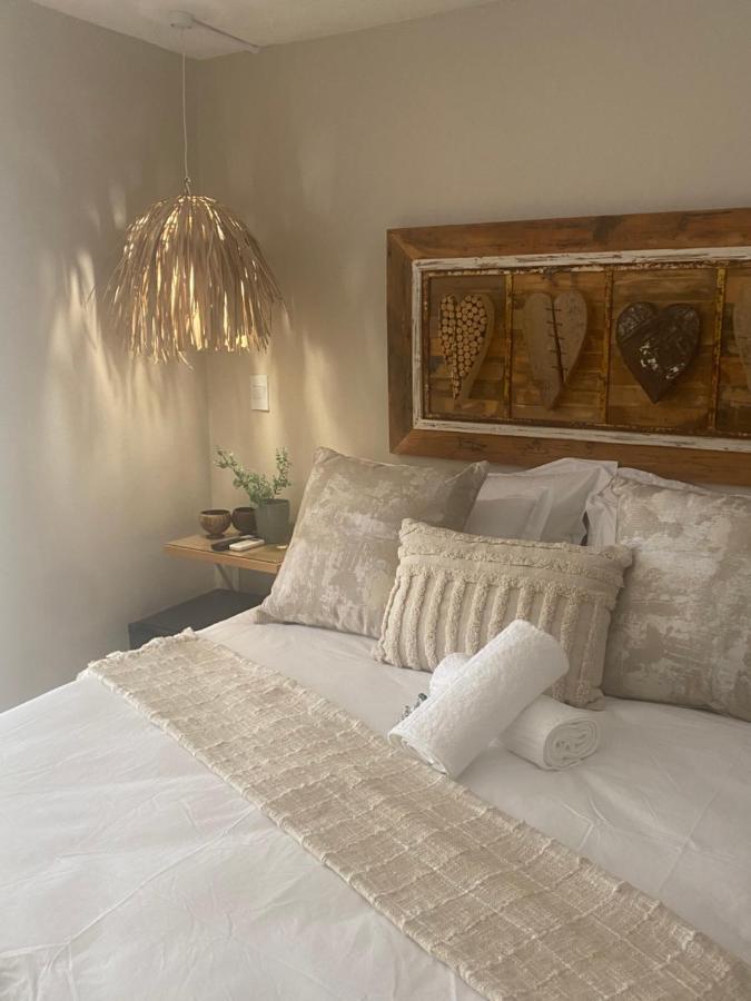 Luxury Upmarket Guesthouse 20 On 4Th รัสเทนเบิร์ก ภายนอก รูปภาพ
