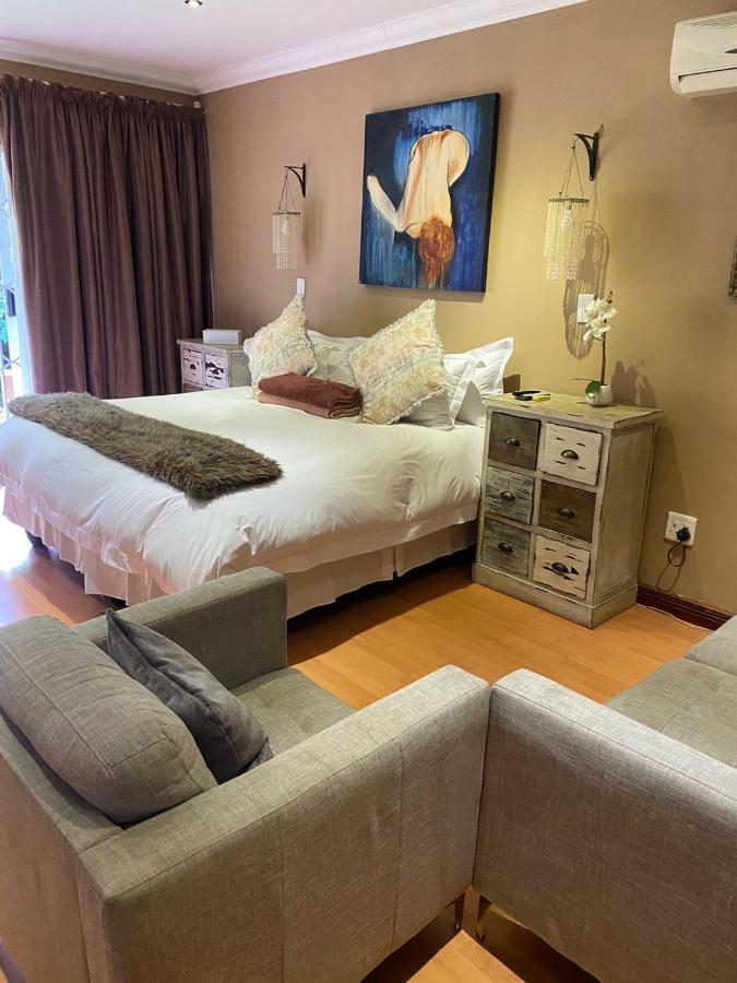 Luxury Upmarket Guesthouse 20 On 4Th รัสเทนเบิร์ก ภายนอก รูปภาพ