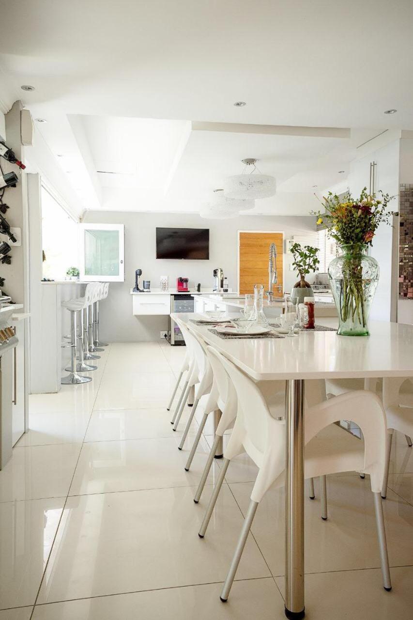 Luxury Upmarket Guesthouse 20 On 4Th รัสเทนเบิร์ก ภายนอก รูปภาพ