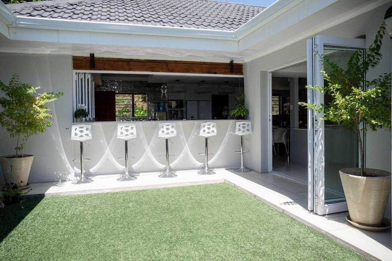 Luxury Upmarket Guesthouse 20 On 4Th รัสเทนเบิร์ก ภายนอก รูปภาพ