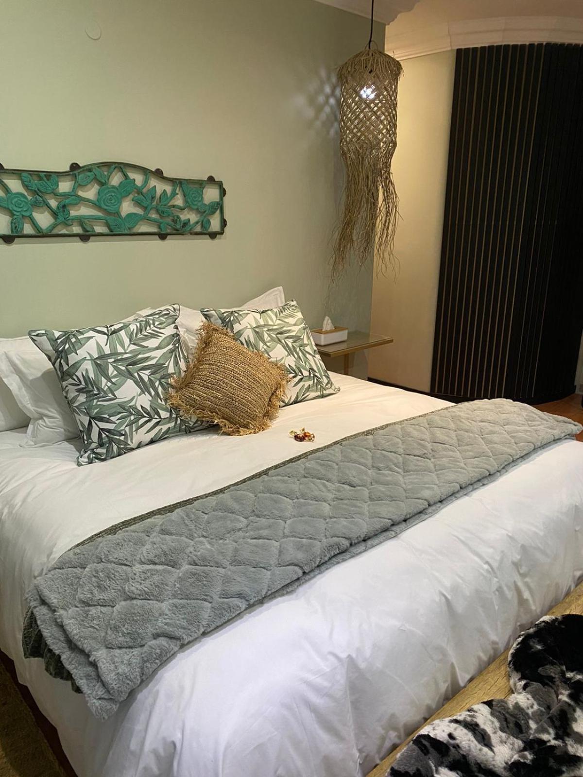 Luxury Upmarket Guesthouse 20 On 4Th รัสเทนเบิร์ก ภายนอก รูปภาพ