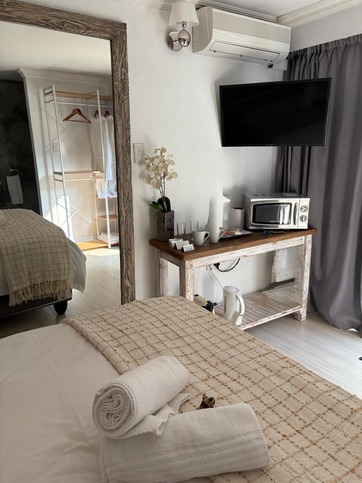 Luxury Upmarket Guesthouse 20 On 4Th รัสเทนเบิร์ก ภายนอก รูปภาพ